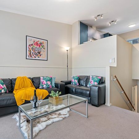2-Bedroom Apartment With Lake & Mountain View - Beechwood 퀸즈타운 외부 사진