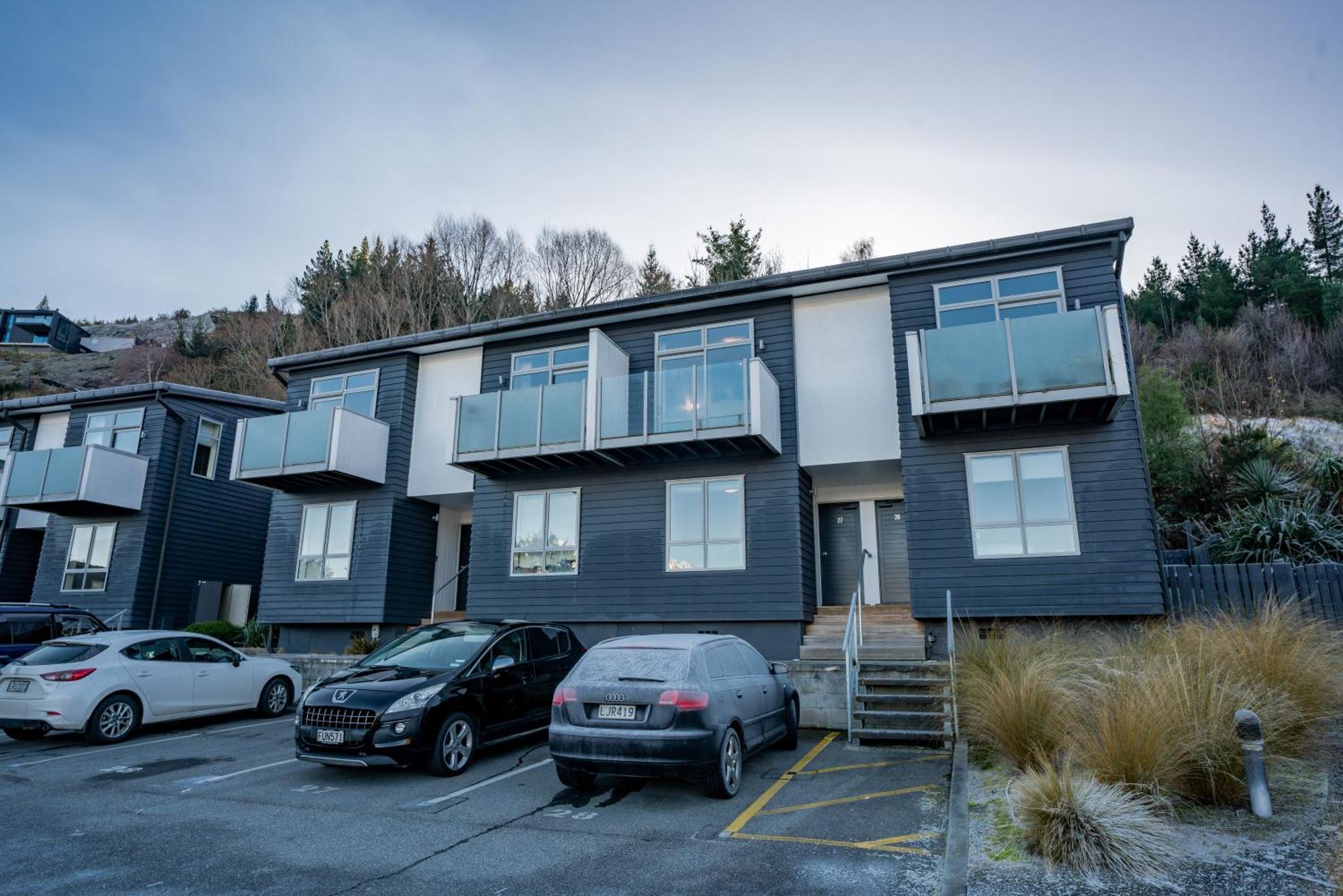 2-Bedroom Apartment With Lake & Mountain View - Beechwood 퀸즈타운 외부 사진