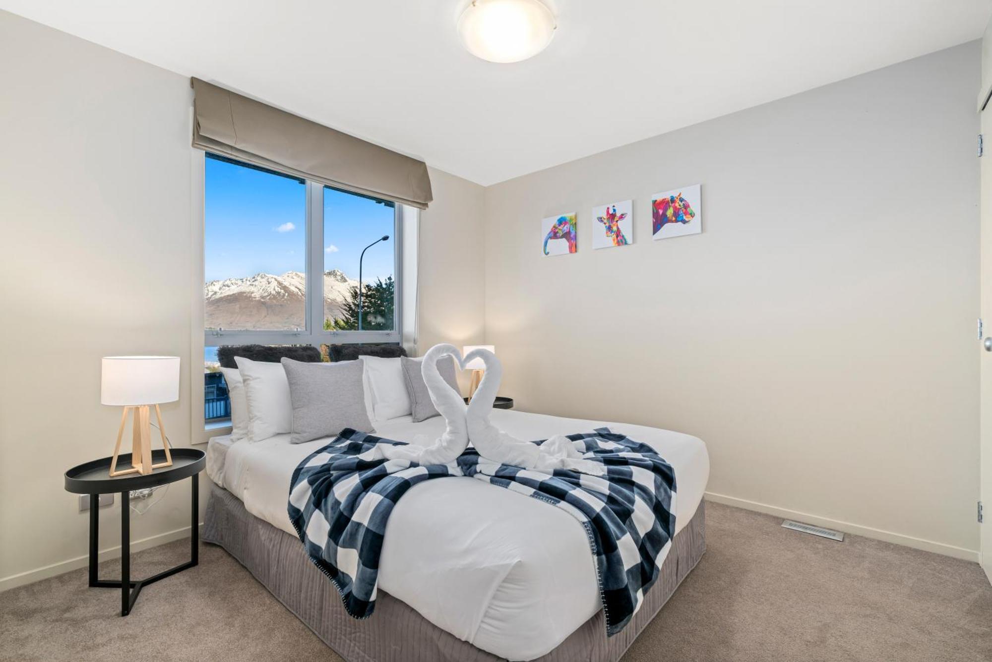 2-Bedroom Apartment With Lake & Mountain View - Beechwood 퀸즈타운 외부 사진