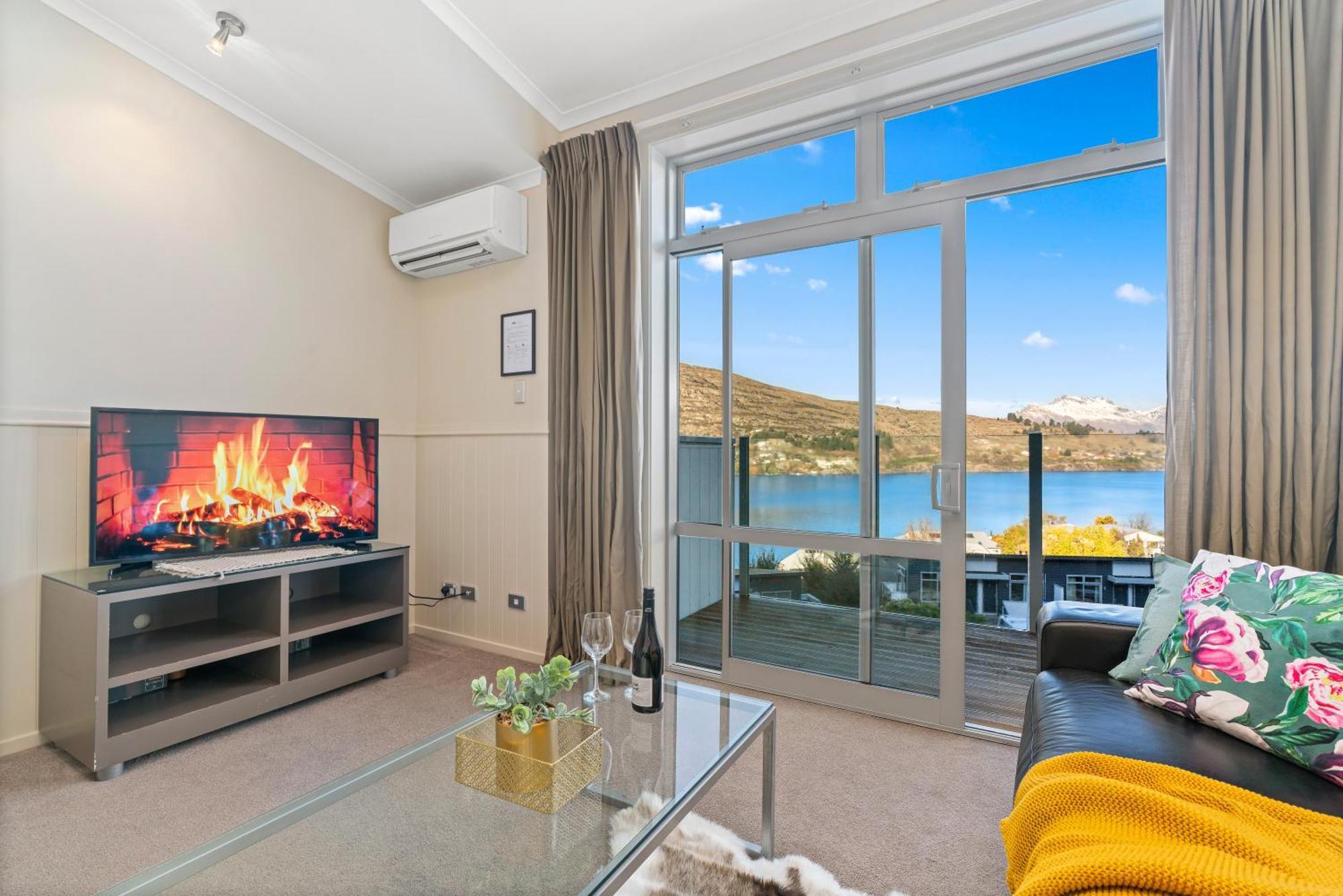 2-Bedroom Apartment With Lake & Mountain View - Beechwood 퀸즈타운 외부 사진