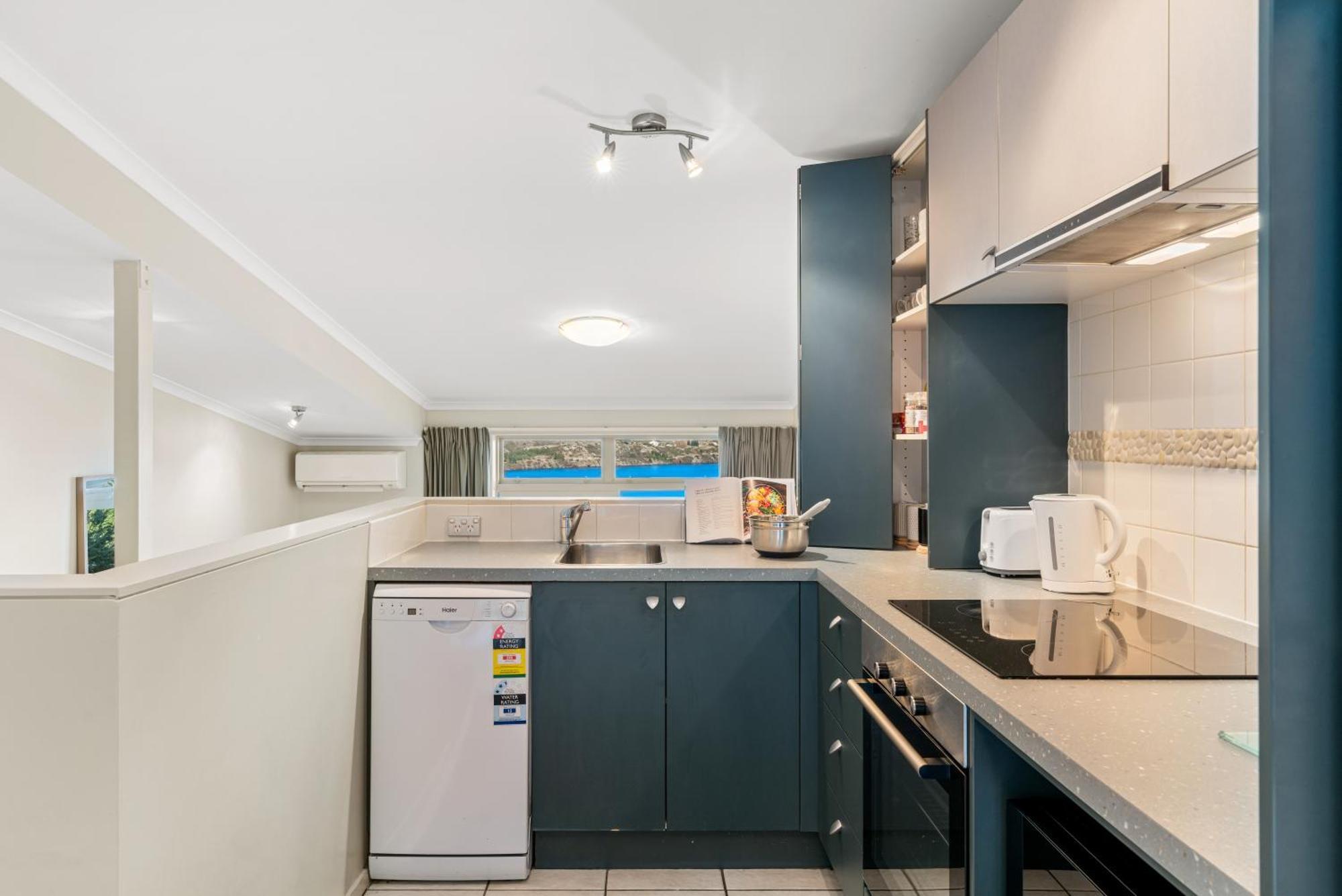 2-Bedroom Apartment With Lake & Mountain View - Beechwood 퀸즈타운 외부 사진